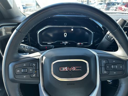 Used 2025 GMC Sierra 1500 SLT image 18