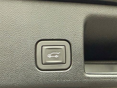 Used 2025 Chevrolet Equinox EV LT image 18