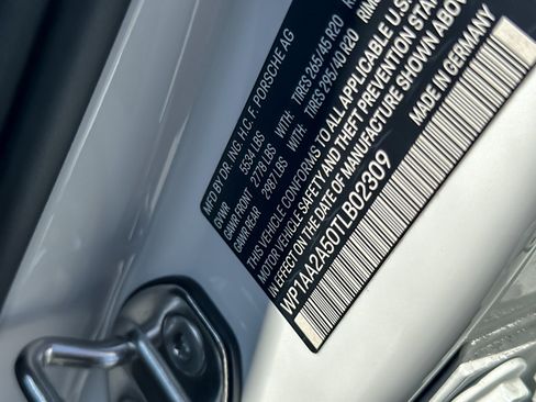Certified 2026 Porsche Macan AWD/4WD image 28