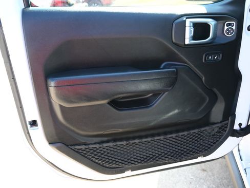 Used 2022 Jeep Gladiator Willys image 8