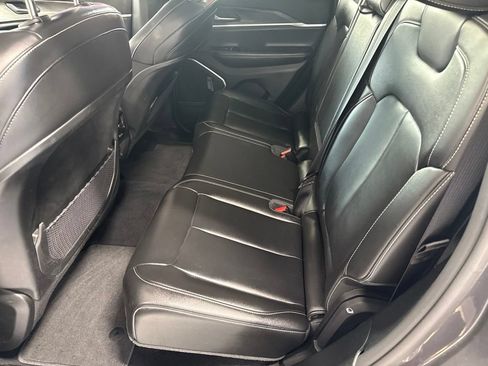 Used 2022 Jeep Grand Cherokee Limited AWD/4WD image 13