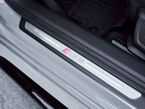 Used 2021 Audi RS 6 w/ Executive Package image 41