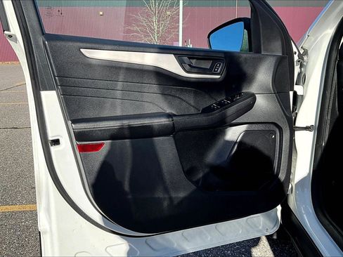 Used 2022 Ford Escape SE w/ SE Sport Appearance Package image 19