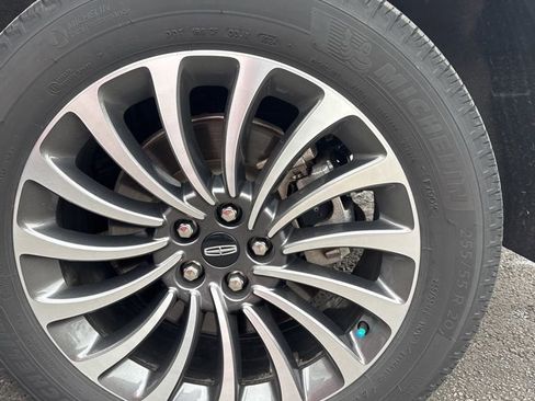 Used 2024 Lincoln Aviator AWD w/ Premium Package image 7