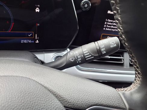 Used 2025 Chevrolet Trax LT w/ LT Convenience Package image 15