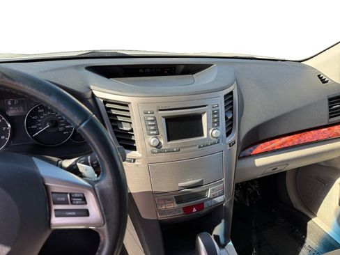 Used 2012 Subaru Outback 2.5i Limited w/ Moonroof Pkg AWD/4WD image 12