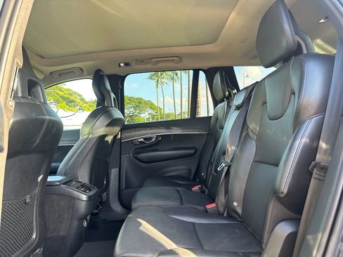 Used 2020 Volvo XC90 T5 Momentum w/ Protection Package Premier image 11