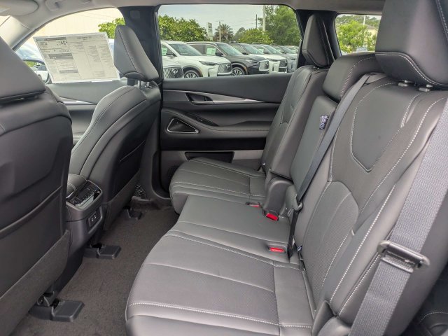 Used 2027 INFINITI QX60 Luxe w/ Cargo Package AWD/4WD image 14