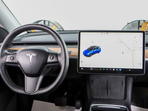 Used 2022 Tesla Model Y Long Range image 16