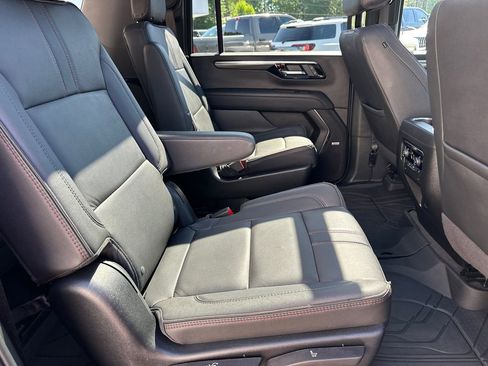 Used 2025 Chevrolet Suburban RST w/ RST Capability Package AWD/4WD image 16