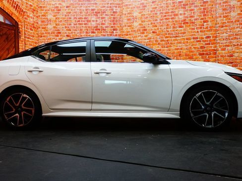 Used 2024 Nissan Sentra SR FWD image 8