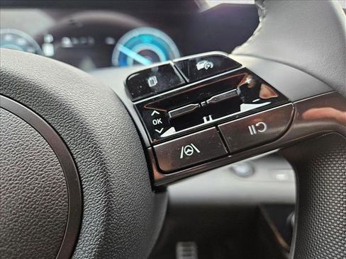 Used 2025 Hyundai Elantra SEL image 17