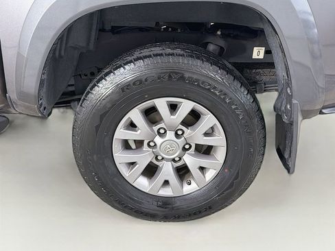 Used 2017 Toyota Tacoma SR5 image 29