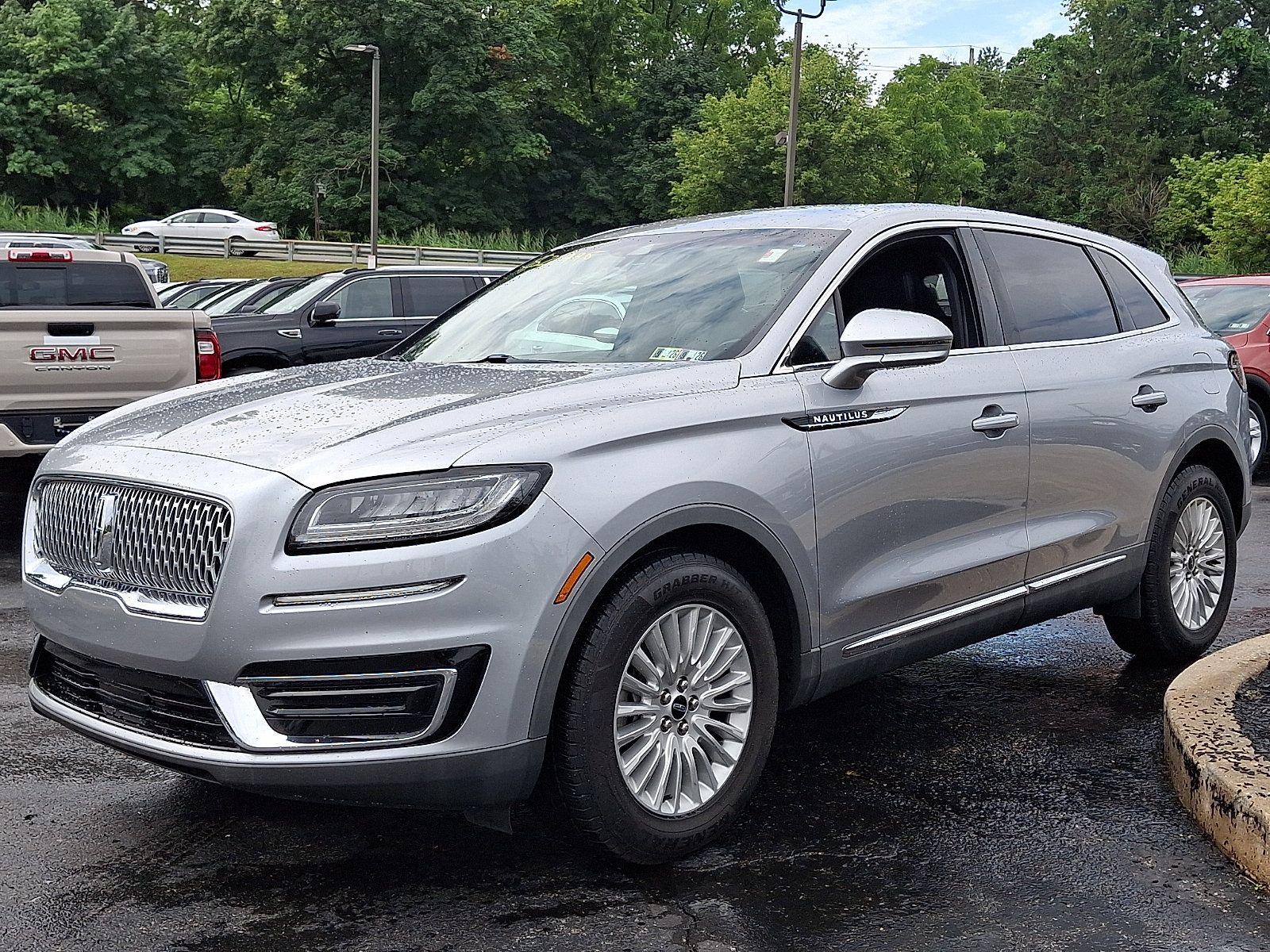 Used 2020 Lincoln Nautilus Premier AWD/4WD image 3