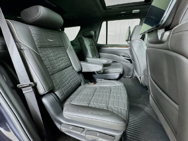 Used 2025 Cadillac Escalade Sport Platinum w/ LPO, Floor Liner Package AWD/4WD image 31