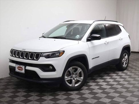 Used 2024 Jeep Compass Latitude AWD/4WD image 1
