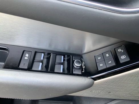 Used 2018 Land Rover Range Rover Velar R-Dynamic HSE AWD/4WD image 13