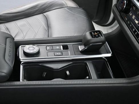 Used 2023 Nissan Pathfinder Platinum image 36