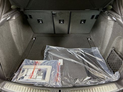 Certified 2025 Porsche Macan image 20