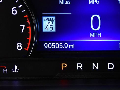 Used 2022 Ford Explorer XLT w/ Equipment Group 202A AWD/4WD image 17