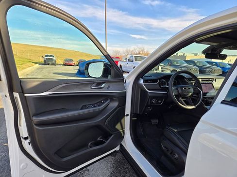 New 2025 Jeep Grand Cherokee Limited image 11