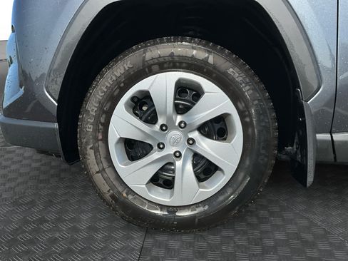 Used 2021 Toyota RAV4 LE FWD image 12
