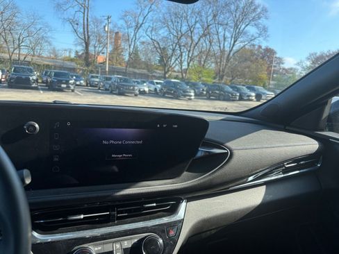 Used 2025 Buick Envista Sport Touring image 33