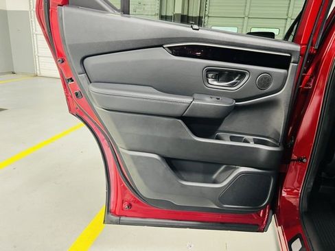 New 2025 Honda Pilot Touring image 30