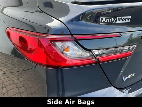 Used 2025 Toyota Camry SE image 22