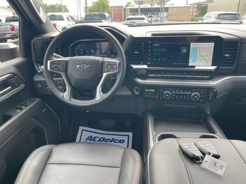 Used 2025 Chevrolet Silverado 2500 LTZ w/ LTZ Plus Package AWD/4WD image 4
