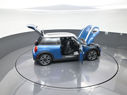 Used 2022 MINI Cooper 2-Door Hardtop image 14