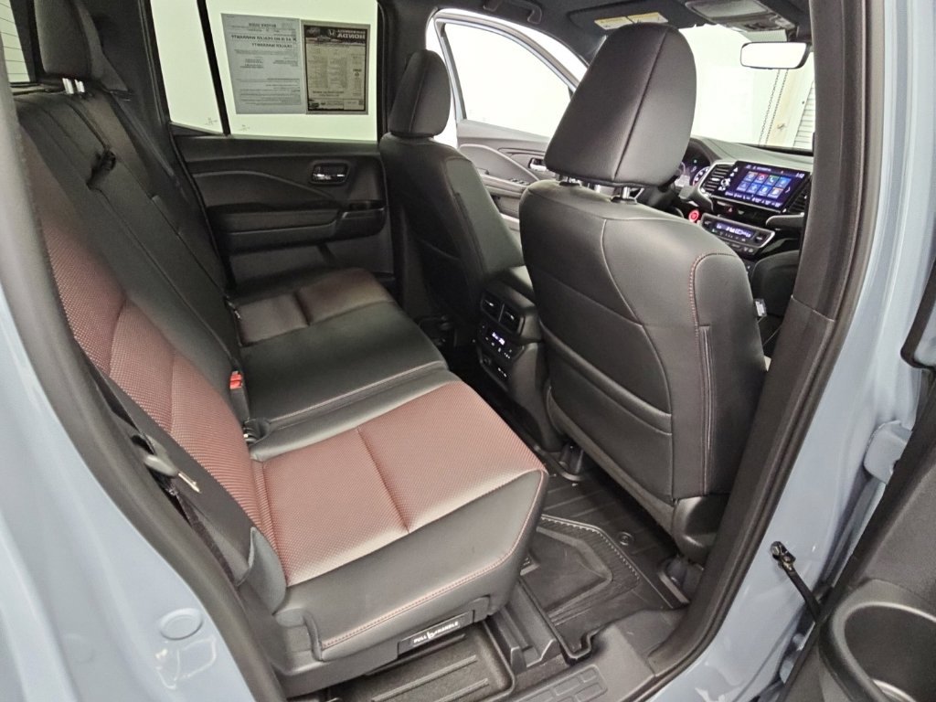 Used 2025 Honda Ridgeline Black Edition image 39