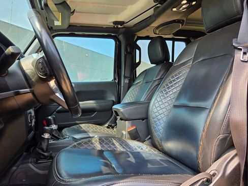 Used 2022 Jeep Gladiator Overland AWD/4WD image 14