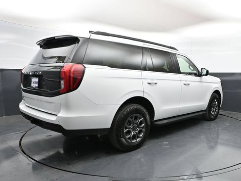 Used 2025 Ford Expedition Active AWD/4WD image 34