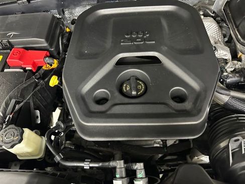 Used 2024 Jeep Wrangler Unlimited Sahara w/ Technology Group image 10