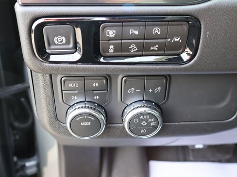 New 2026 GMC Yukon XL AT4 w/ AT4 Premium Package image 13