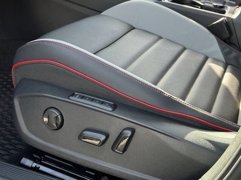 New 2026 Volkswagen GTI SE FWD image 28