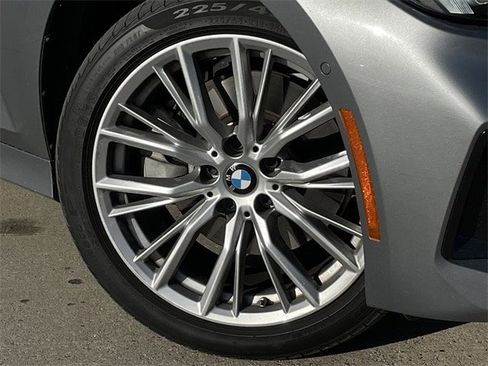 Used 2023 BMW 330i Sedan w/ Premium Package image 8