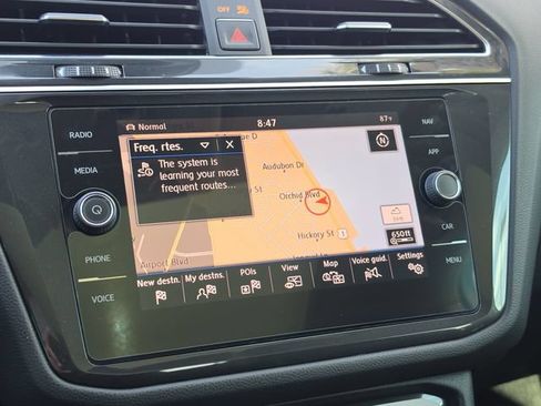 Used 2018 Volkswagen Tiguan SEL Premium AWD/4WD image 25