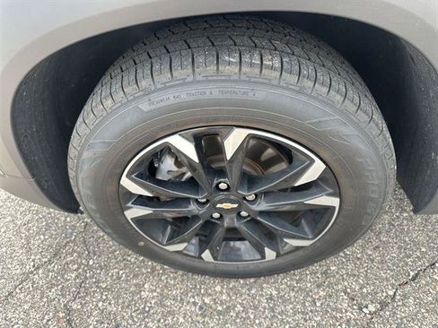 Used 2022 Chevrolet TrailBlazer LT FWD image 17