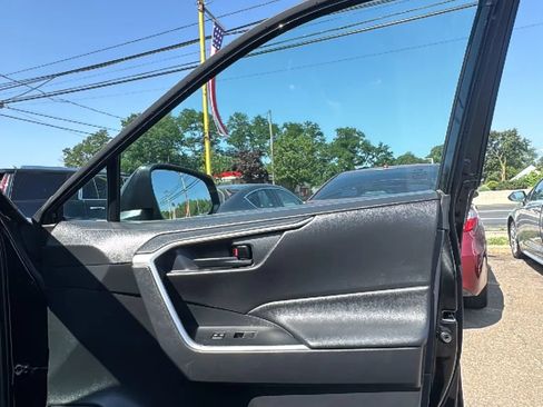Used 2021 Toyota RAV4 LE FWD image 23