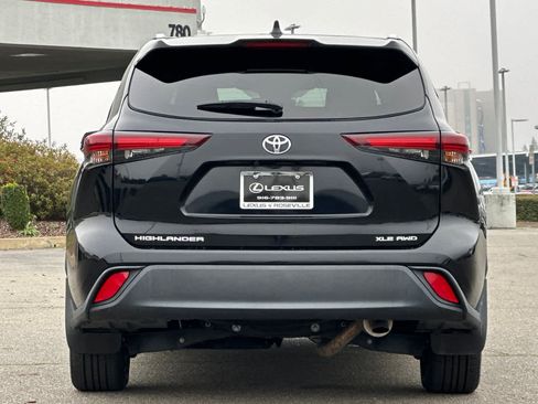 Used 2024 Toyota Highlander XLE image 8