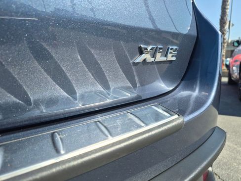 Used 2019 Toyota Highlander XLE w/ Carpet Mat Package (TMS) image 7