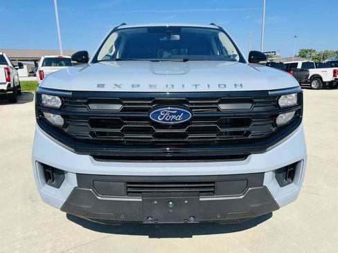 Used 2025 Ford Expedition Active AWD/4WD image 42