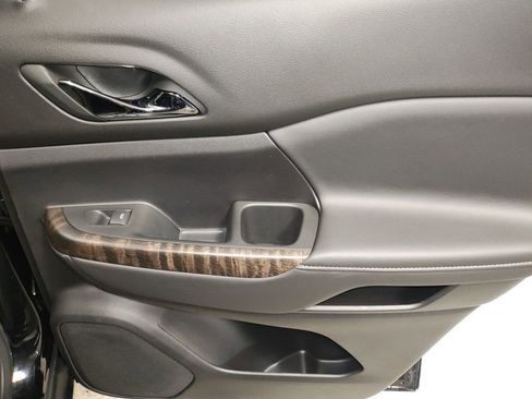 Used 2023 GMC Acadia Denali image 15