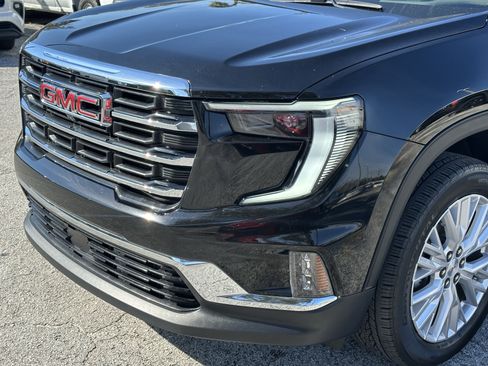 Used 2024 GMC Acadia Elevation image 9