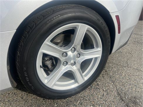 Used 2016 Chevrolet Camaro LT RWD image 9