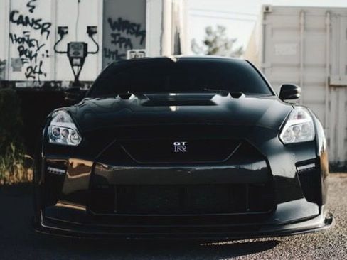 Used 2019 Nissan GT-R Premium w/ Premium Interior Package image 12