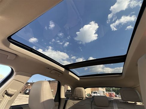 Certified 2022 Lincoln Corsair AWD w/ Premium Package image 21