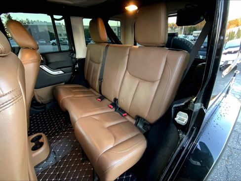 Used 2014 Jeep Wrangler Unlimited Sahara w/ Mopar Chrome Edition Group image 19